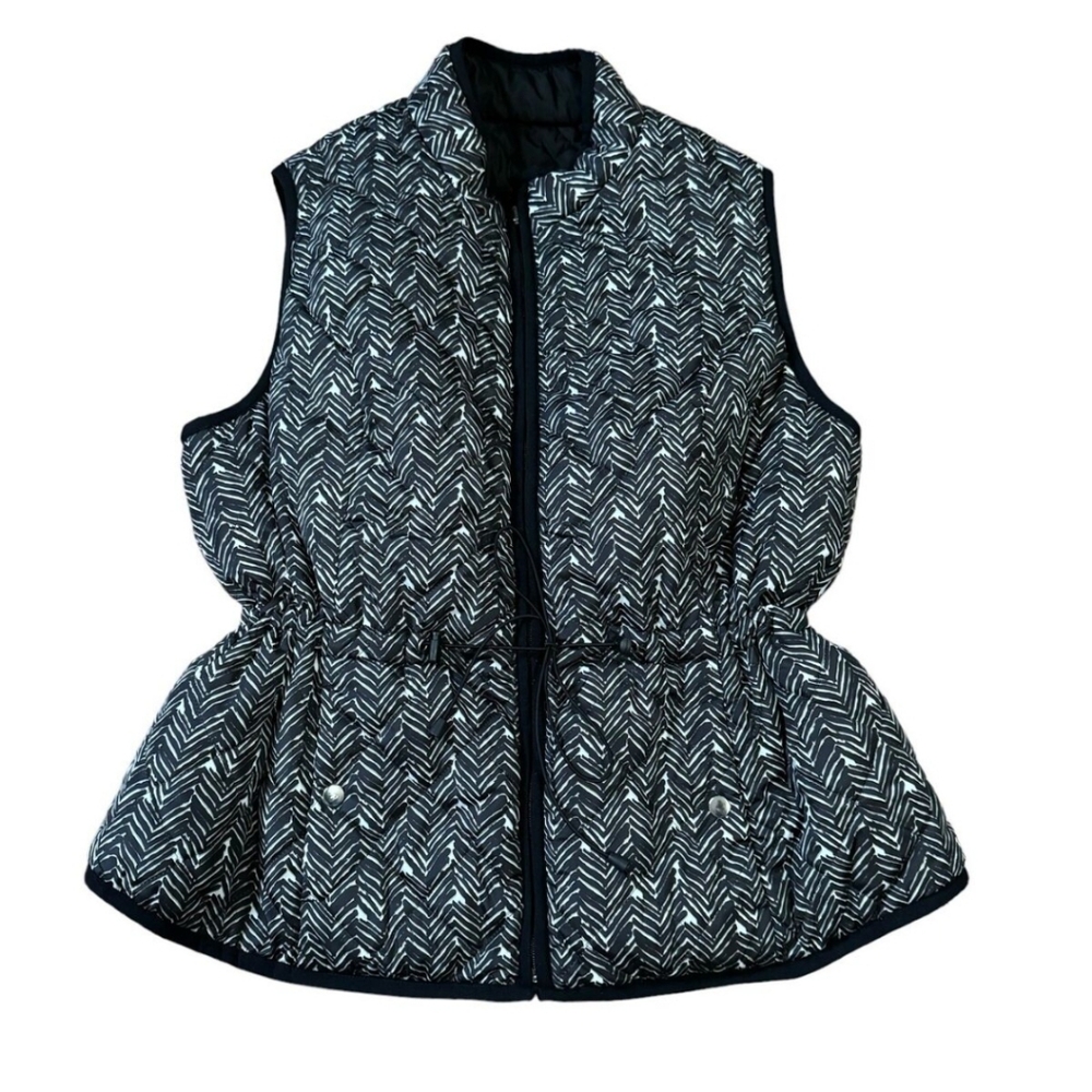 Lane Bryant Reversible Chevron Puffer Jacket. Black and White. Size 1X.